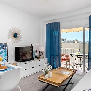  Apartment Cozy Next To The And Center Spanien